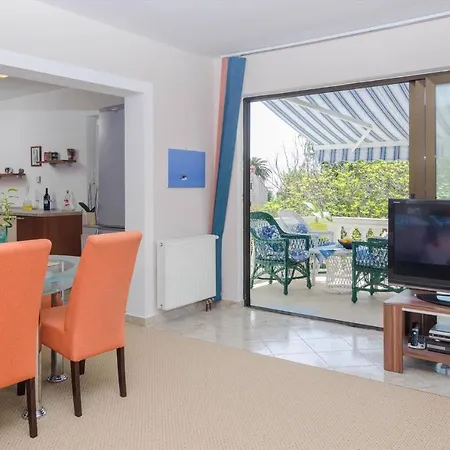 In With Two-bedrooms 1